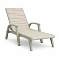 Verstellbare Gartenliege aus Polypropylen mit Armlehnen Salbeigruen Beige 195 x 72 x 98 cm